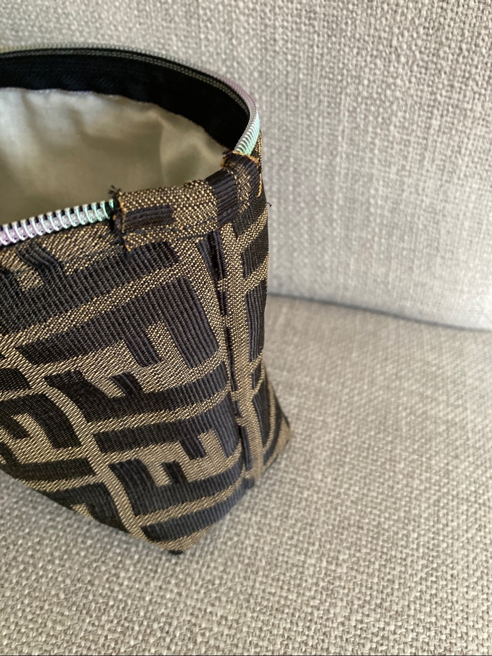 Handcrafted Fashion 🧵 Pouch with Rainbow zipper - Picture 6 of 6